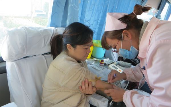 无偿献血 用爱心为生命加油――扬州四菱组织员工义务献血